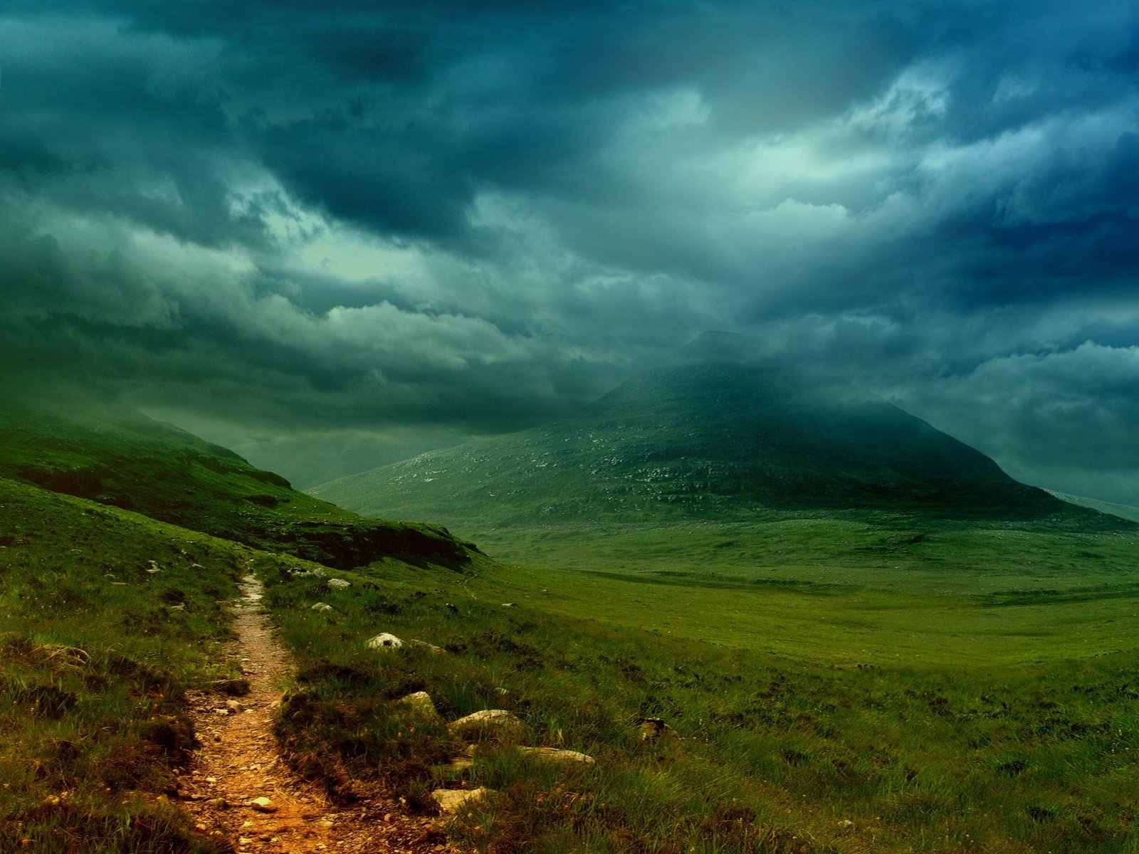 Dark-blue-clouds-wallpaper_1600x1200.jpg
